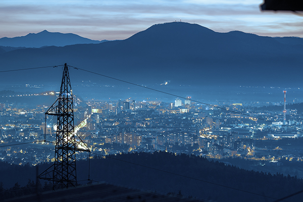 Kuinka HV-, MV- ja LV-virtakaapelit varmistavat luotettavan sähkönjakelun?